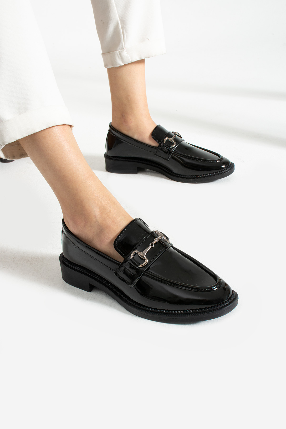 Siyah Rugan Yumuşak Kadın Casual Günlük Tokalı Maskülen Ayakkabı