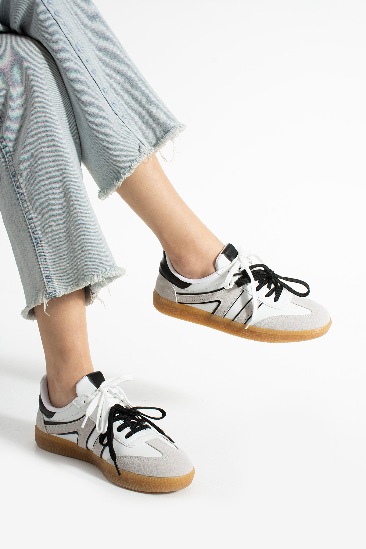 Beyaz Siyah Detaylı Beyaz Günlük Kadın Sneaker