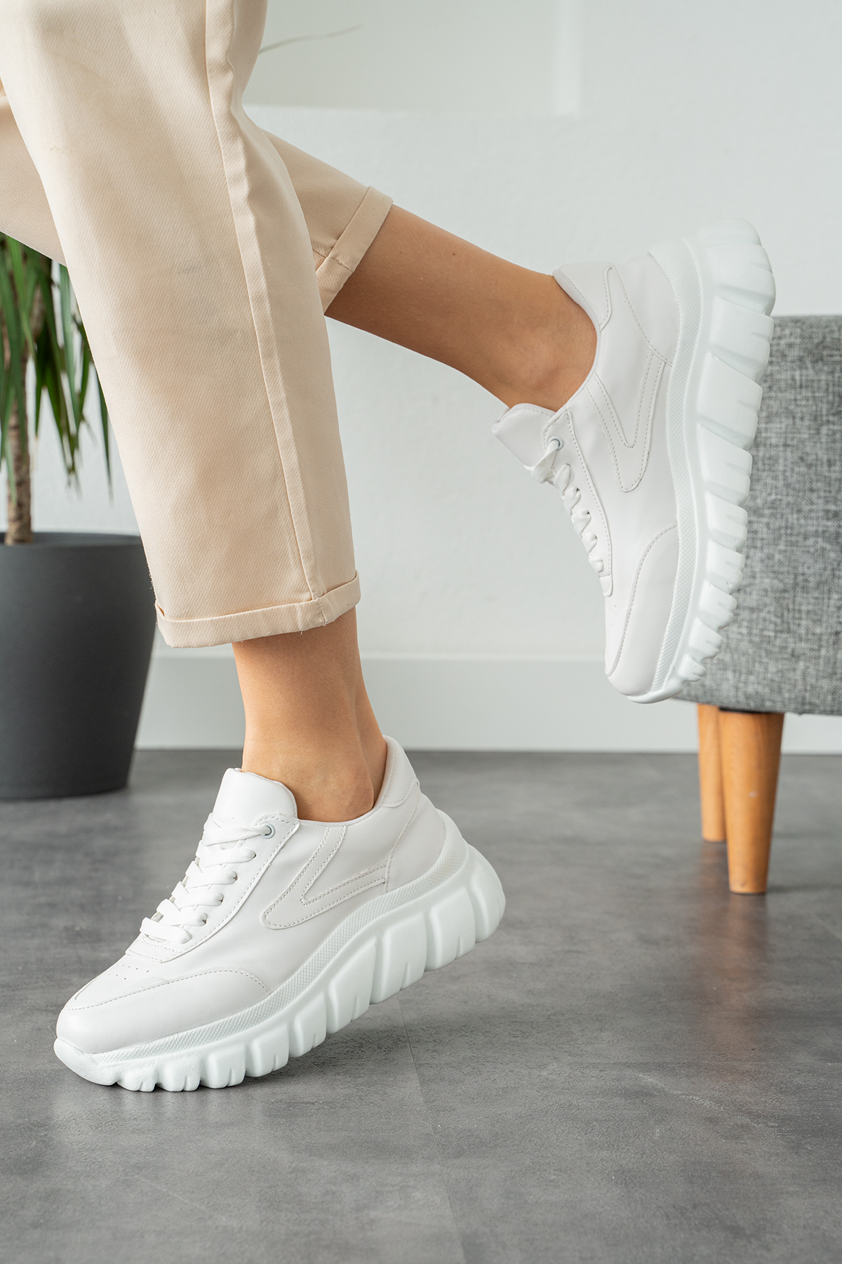 Beyaz Bağcıklı Günlük Kadın Sneaker