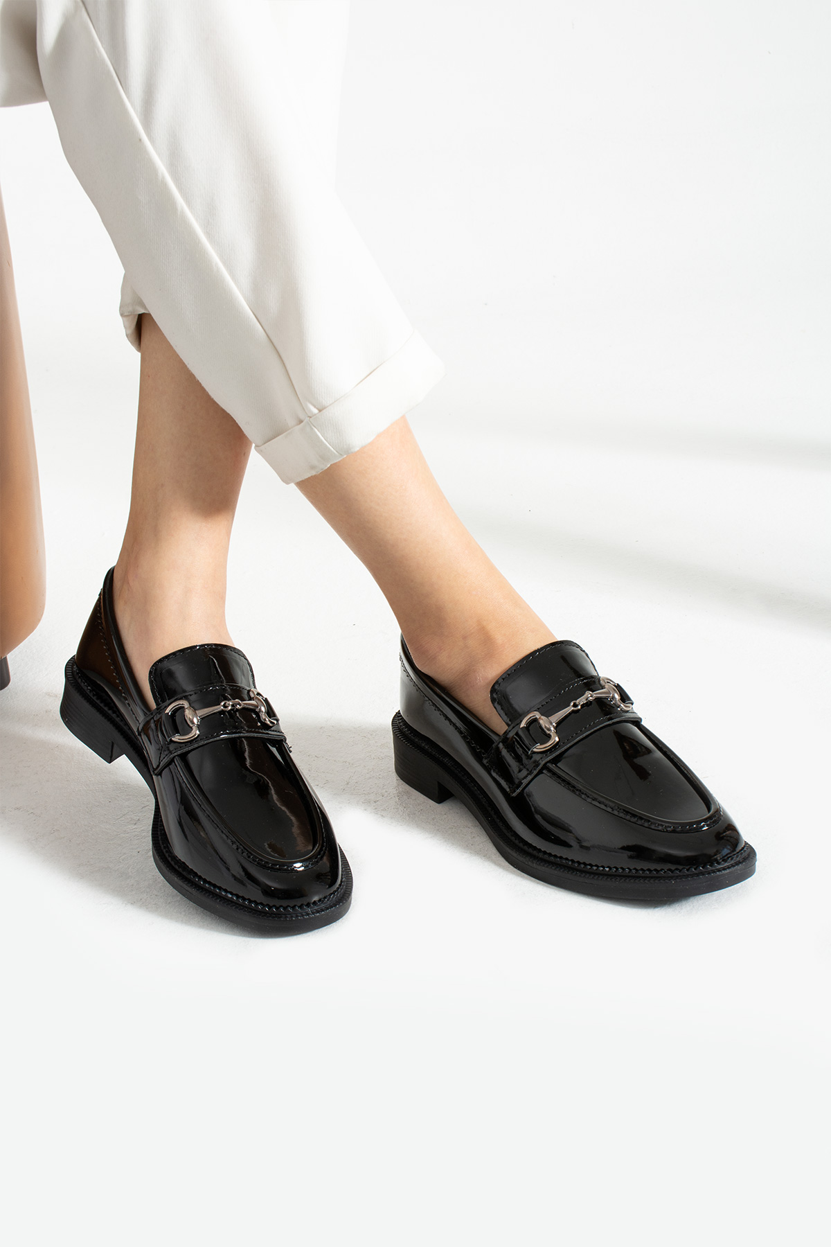 Siyah Rugan Yumuşak Kadın Casual Günlük Tokalı Maskülen Ayakkabı