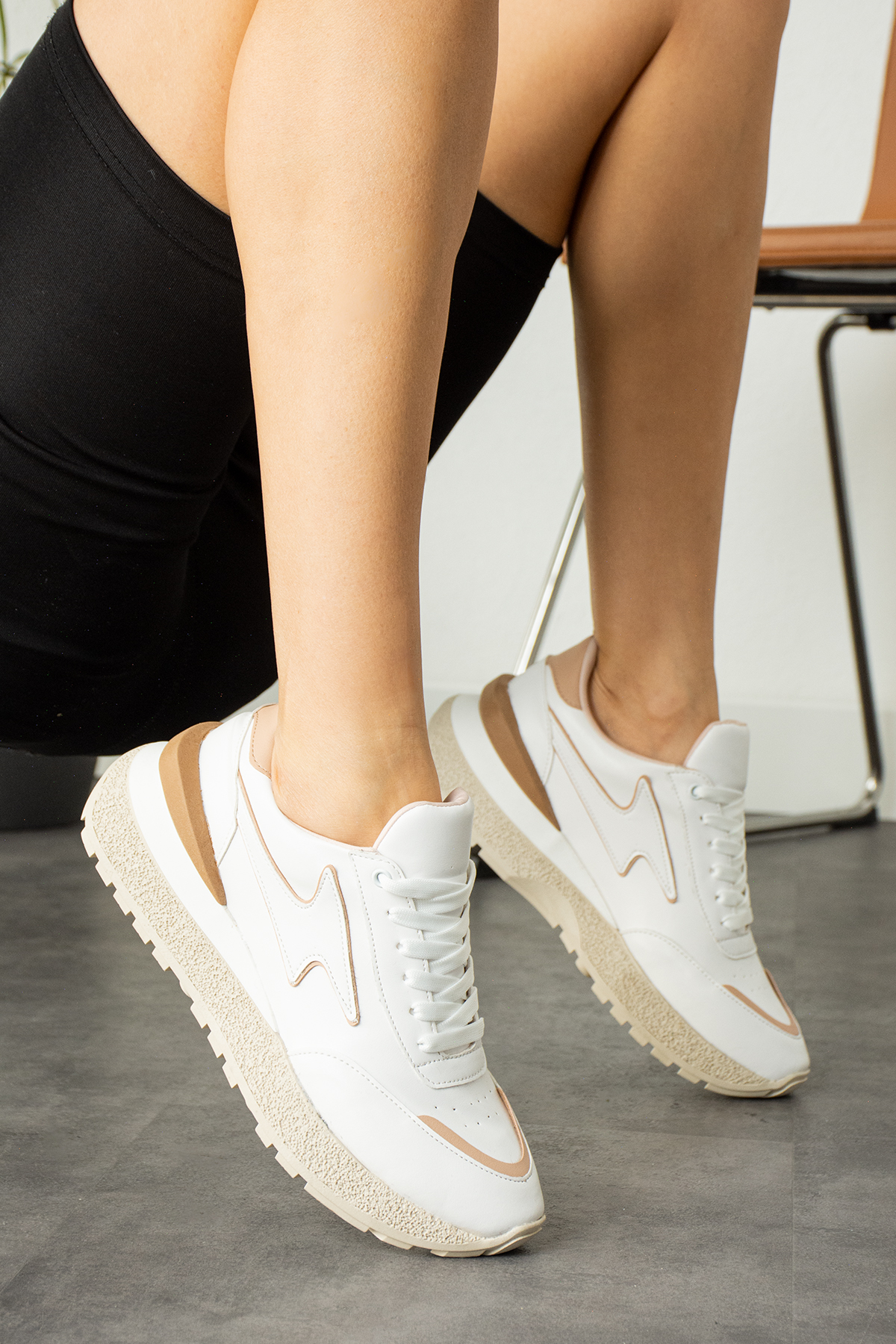 Beyaza Bej Günlük Ortapedik İç Taban Kadın Sneaker