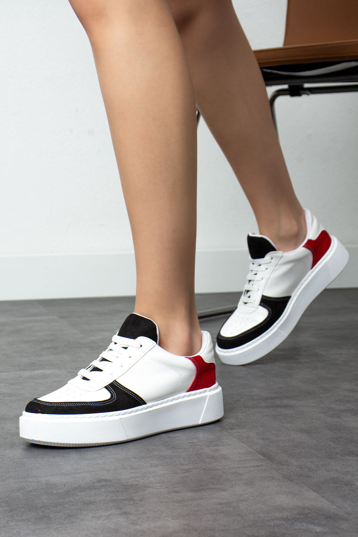 Siyah Kırmızı Düz Hafif Dikişli Taban Bağcıklı Günlük Ortapedik İç Taban Kadın Sneaker 