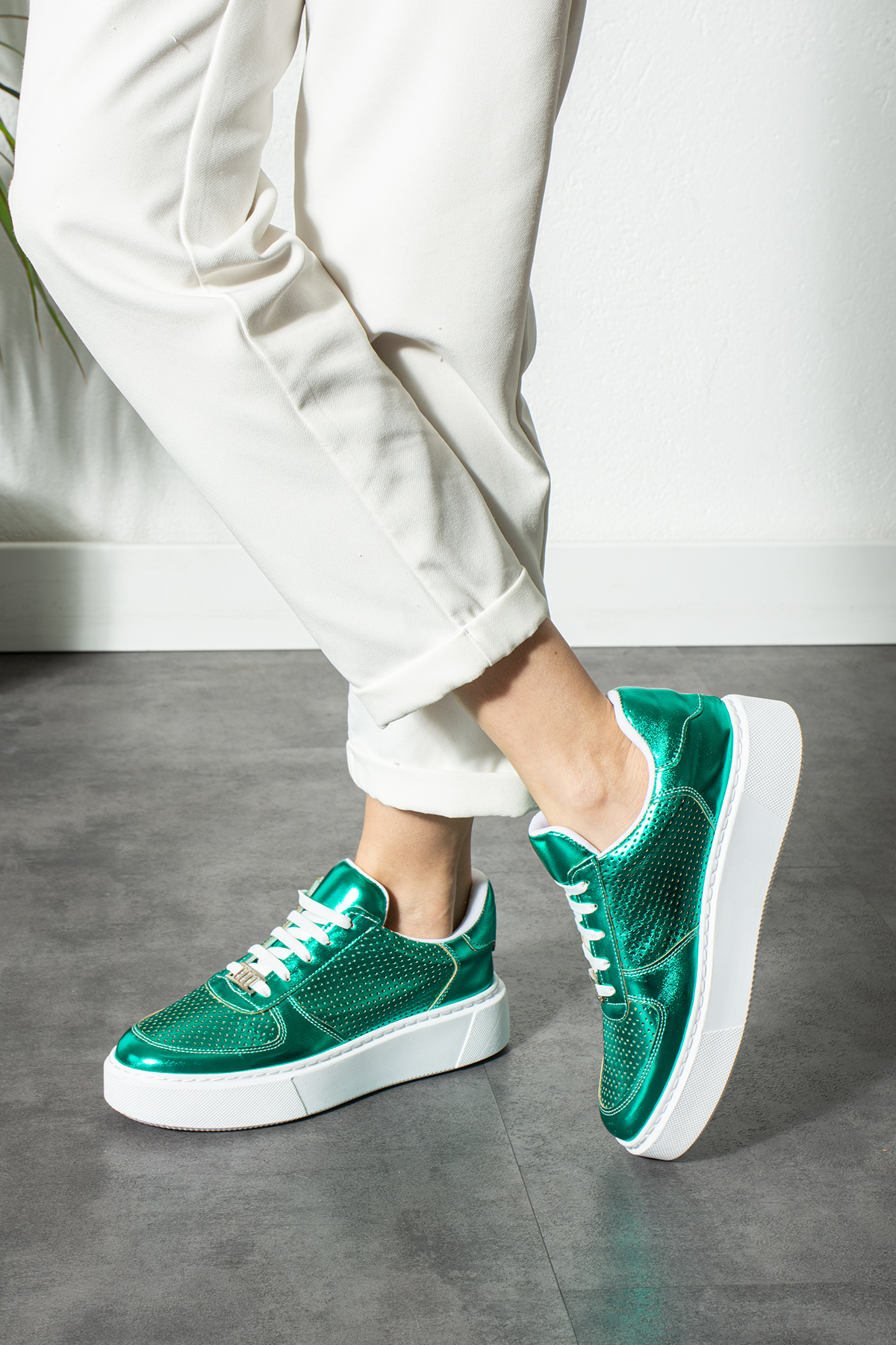 Metalik Yeşil Dikişli Taban Taş Detay Bağcıklı Günlük Ortapedik İç Taban Kadın Sneaker