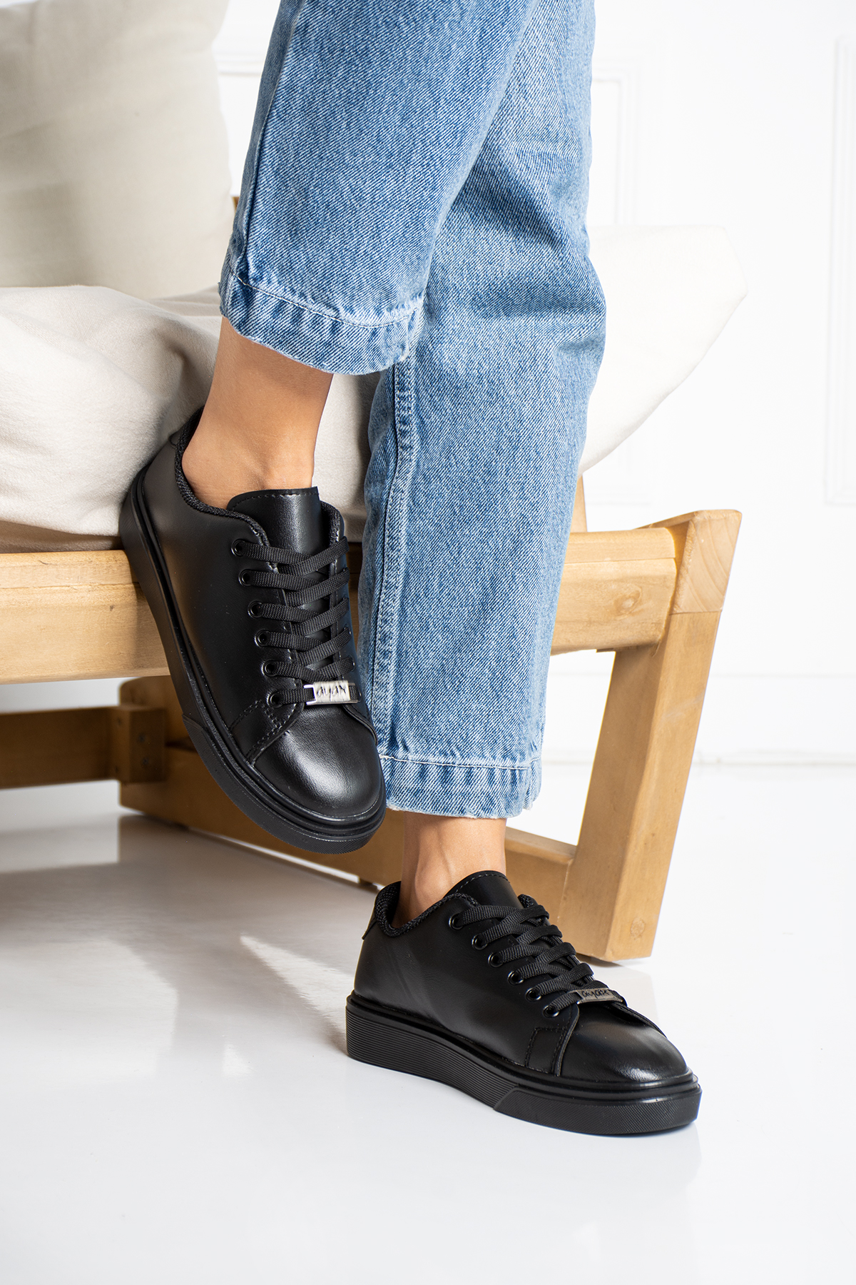 Siyah Bağlı Günlük Kadın Sneaker