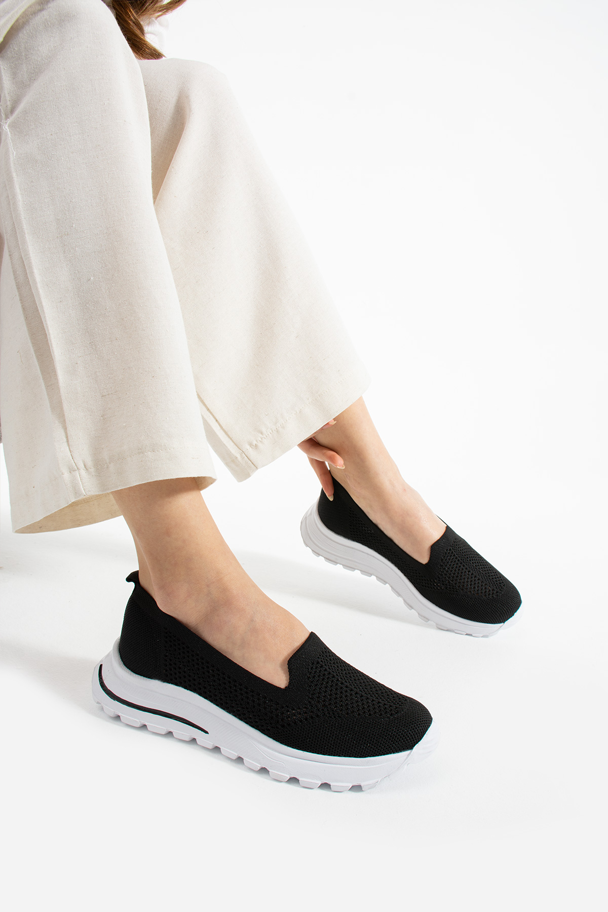 Babet Siyah Triko (Beyaz Taban) Günlük Kadın Sneaker