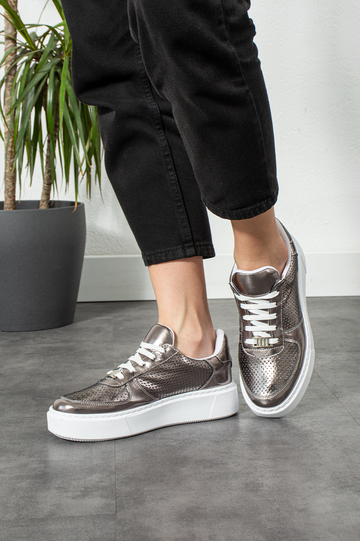 Metalik Platin Dikişli Taban Taş Detay Bağcıklı Günlük Ortapedik İç Taban Kadın Sneaker