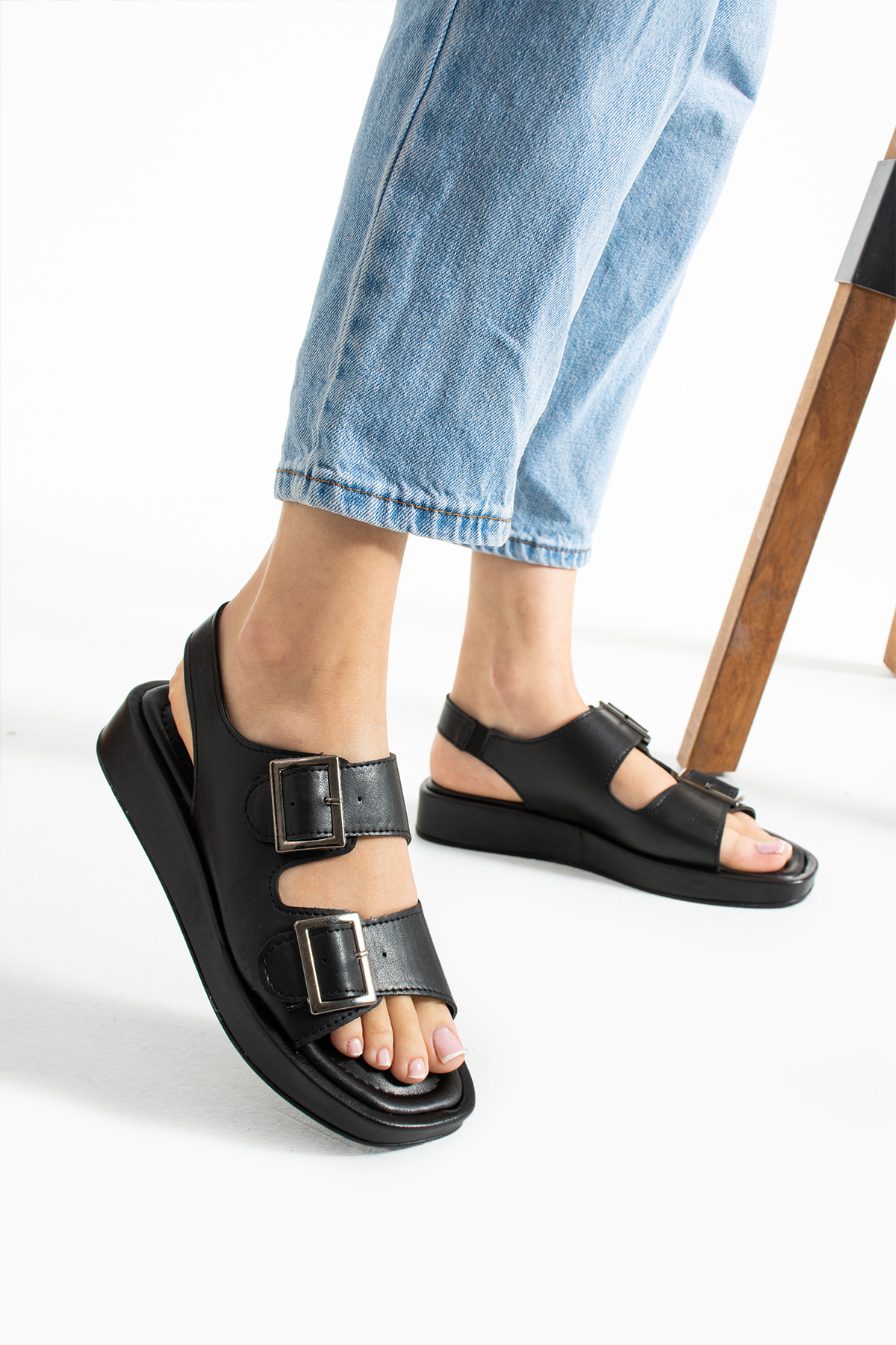Siyah İki Tokalı Kadın Sandalet