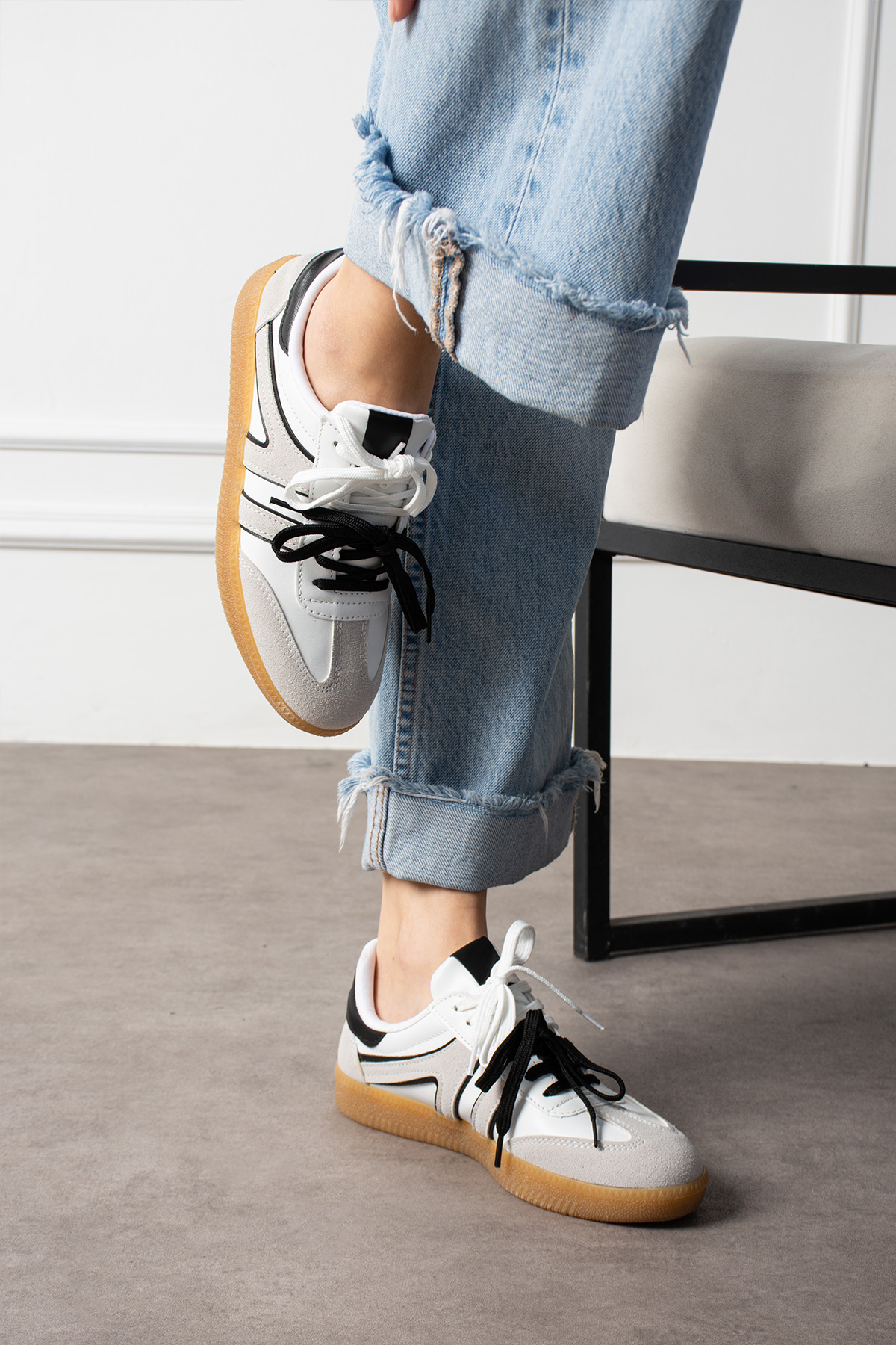 Beyaz Siyah Detaylı Beyaz Günlük Kadın Sneaker