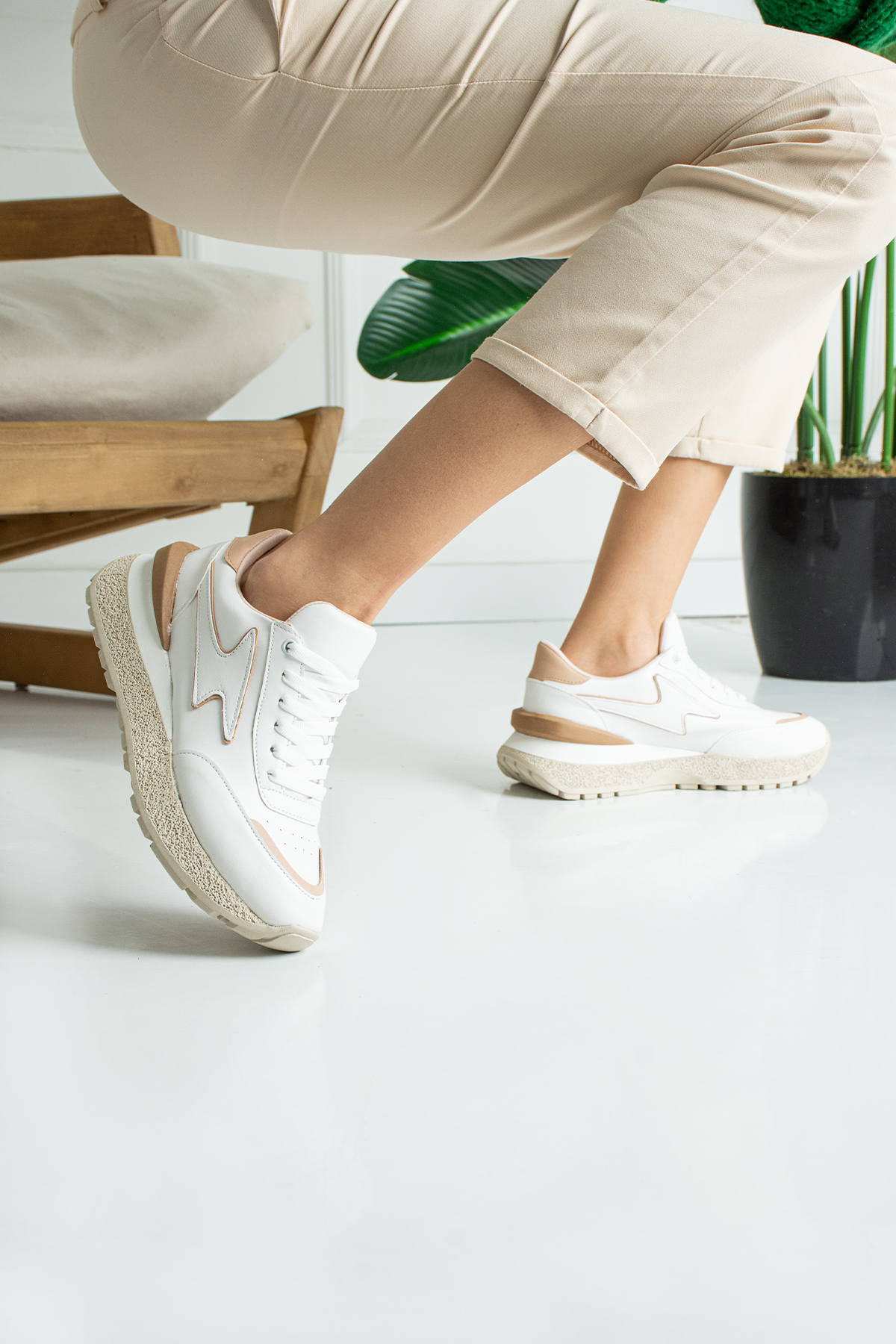 Beyaza Bej Günlük Ortapedik İç Taban Kadın Sneaker