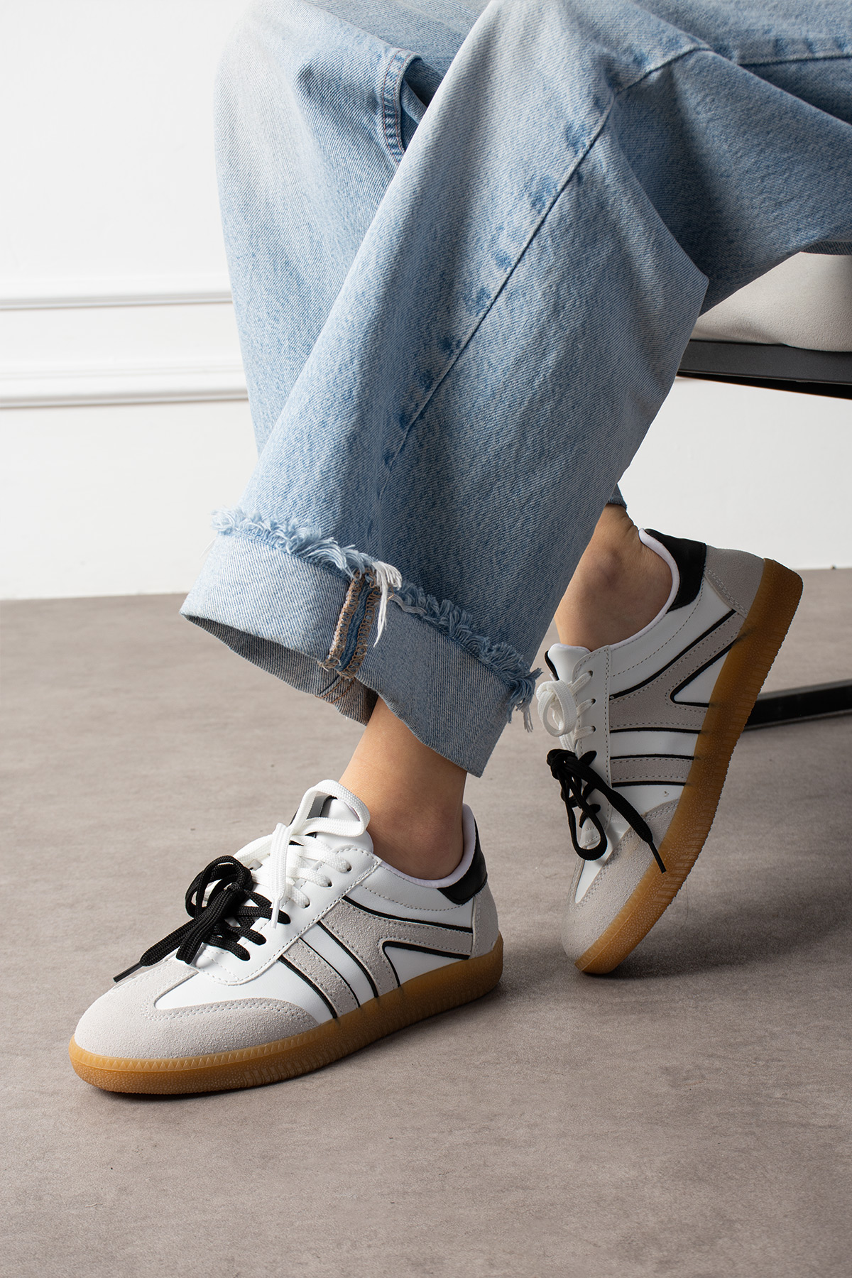 Beyaz Siyah Detaylı Beyaz Günlük Kadın Sneaker