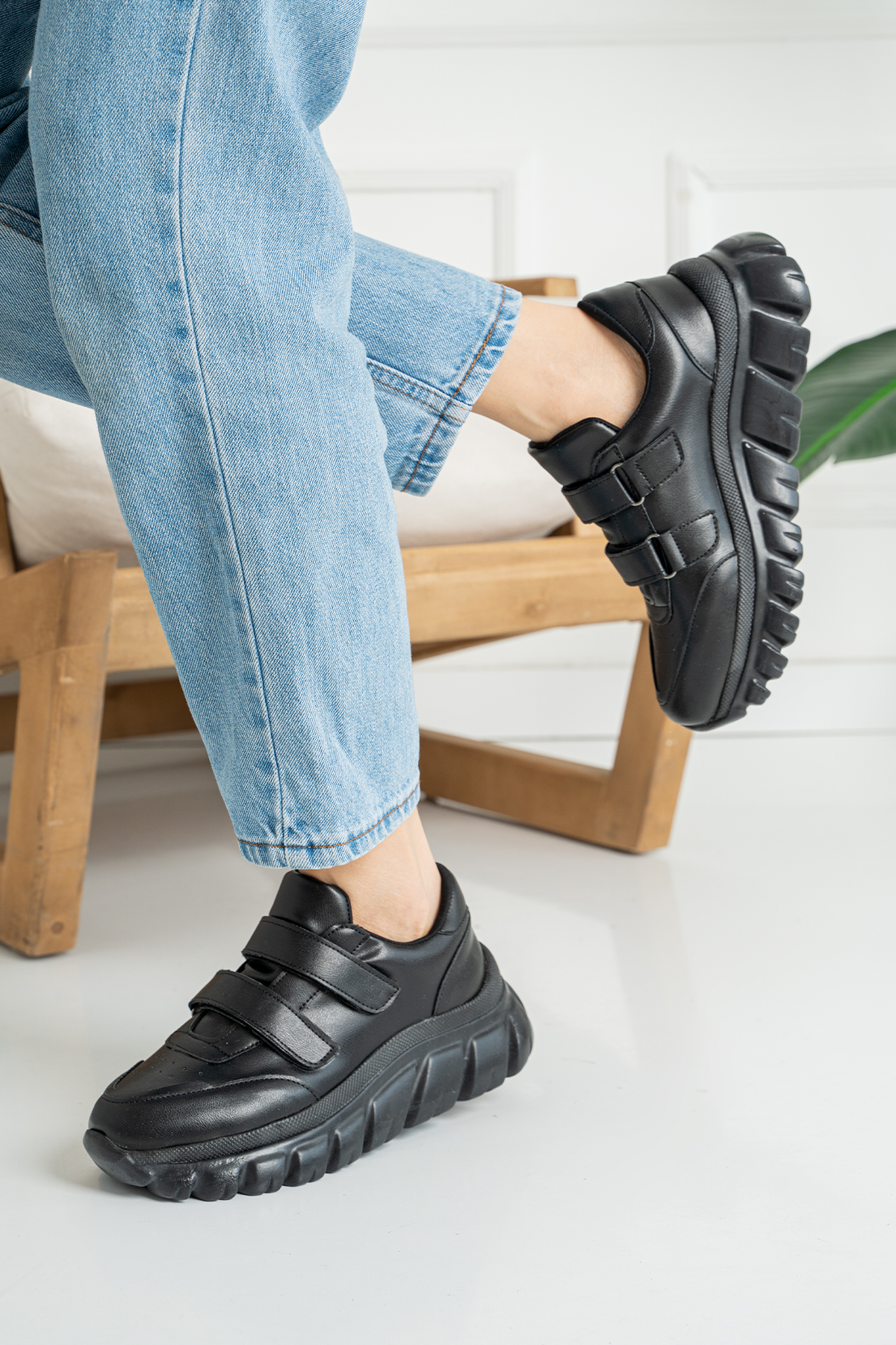 Siyah Cırtlı Günlük Kadın Sneaker