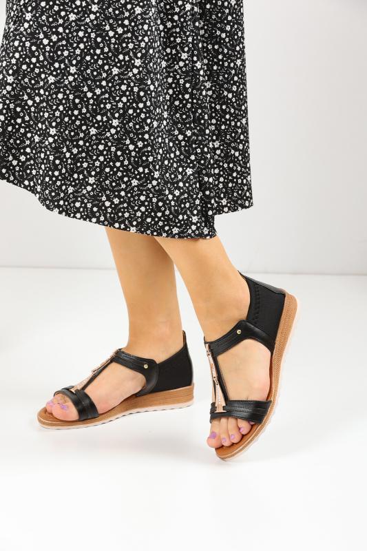 Siyah Streç Kumaş Tokalı Kadın Sandalet