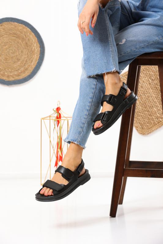 Siyah Mat Cırtlı Düz Taban Kadın Sandalet
