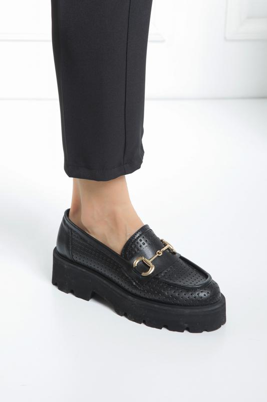 Siyah Zımbalı Tokalı Günlük Kadın Ayakkabı