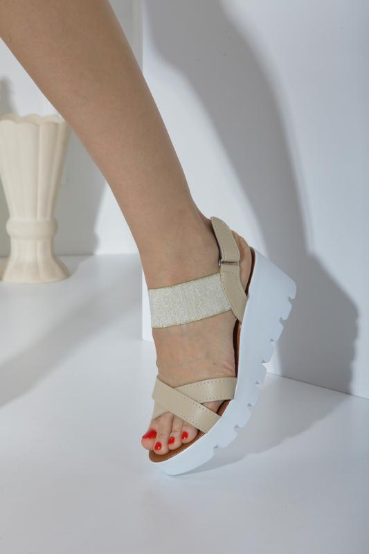 Bej Lastikli Cırtlı Kadın Sandalet