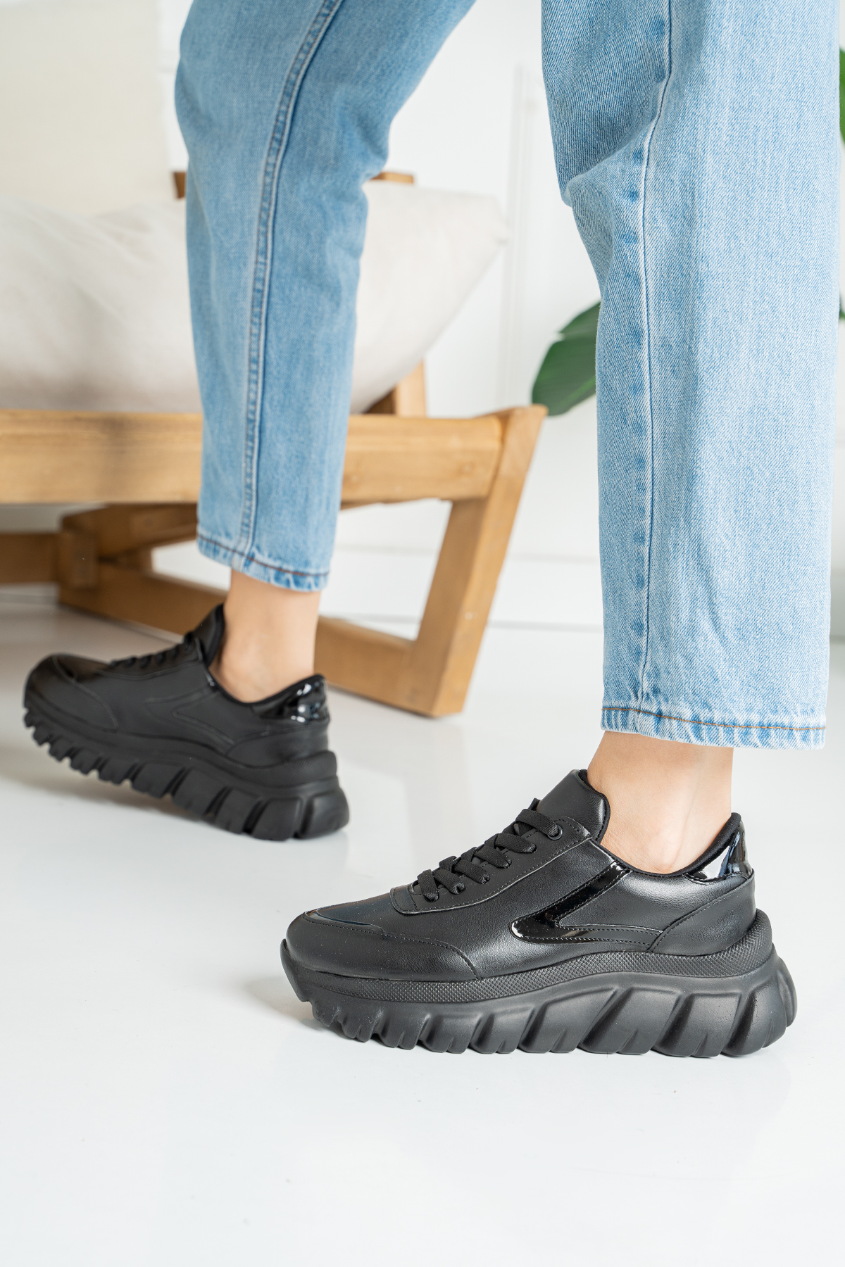 Siyah Bağcıklı Günlük Kadın Sneaker