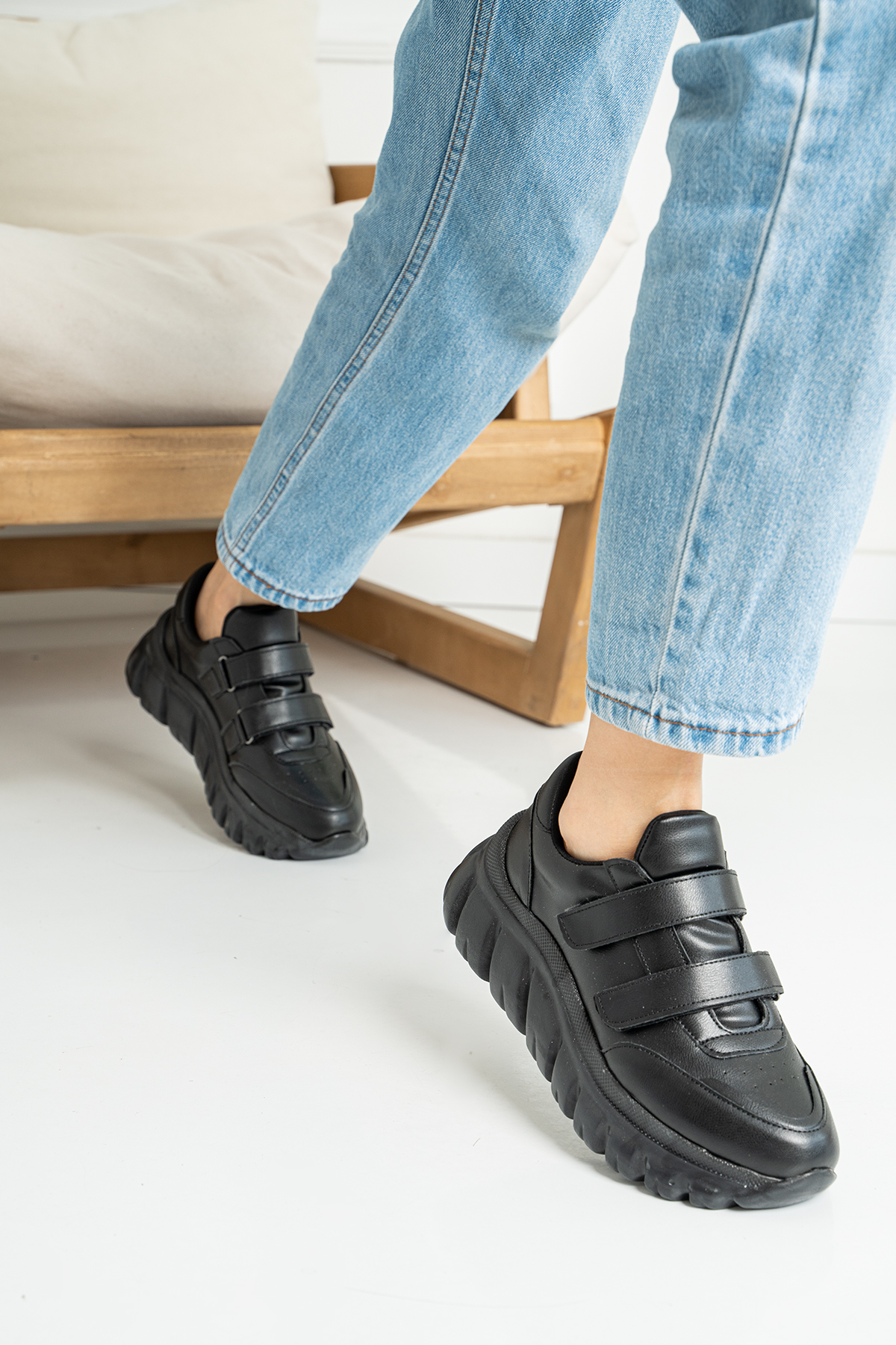 Siyah Cırtlı Günlük Kadın Sneaker