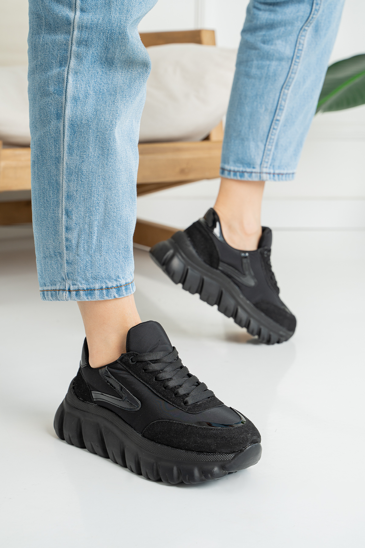 Siyah Bağcıklı Paraşüt Kumaş Günlük Ortapedik Taban Kadın  Sneaker