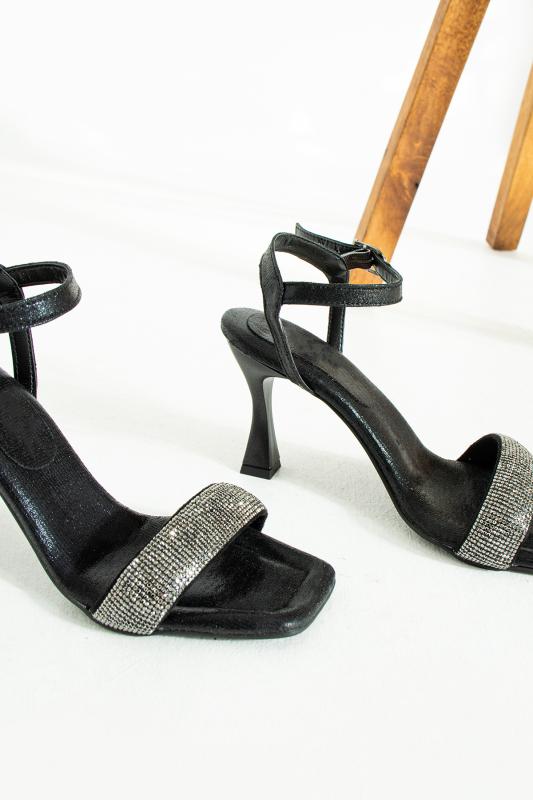 Siyah Taşlı Tek Bantlı Bilekten Tokalı Kadın Topuklu Abiye Sandalet